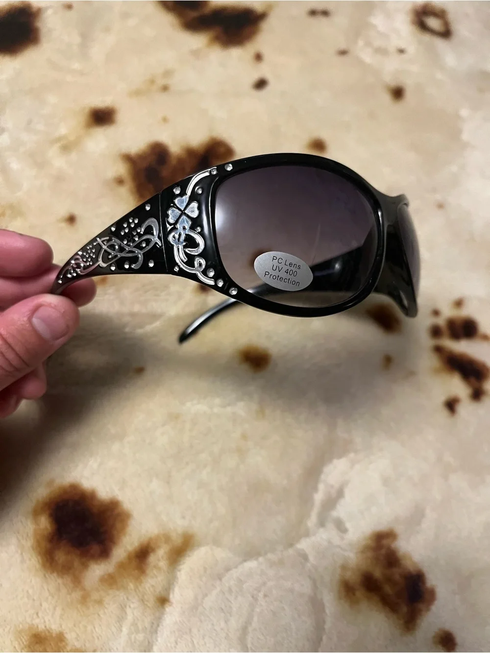 Black Women's Oversized Fashion Sunglasses - UV400 Protection